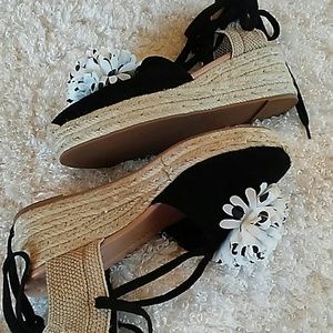 Pom Pom Flower Espadrille
